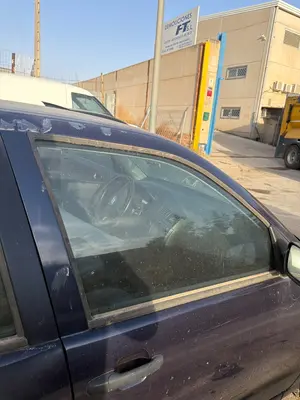 Foto de LUNA DELANTERA DERECHA SEAT CORDOBA BERLINA (6K2)