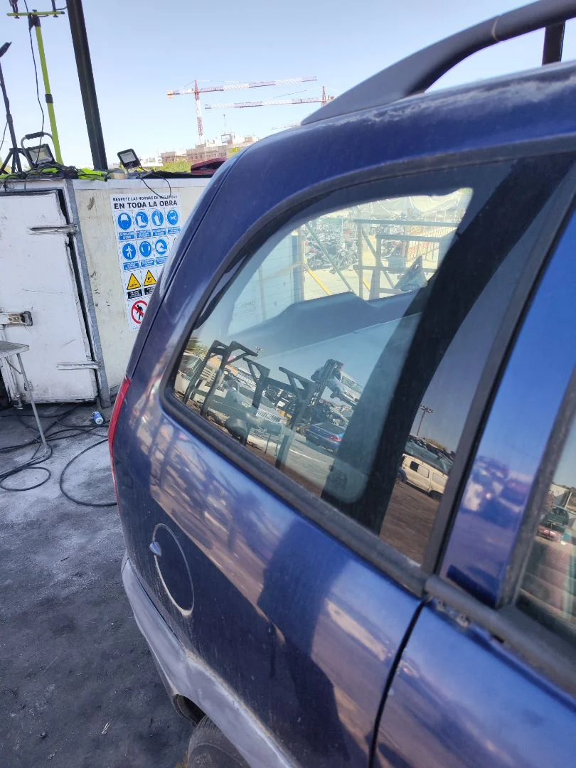 Foto de LUNA CUSTODIA TRASERA DERECHA OPEL ZAFIRA A 1.6 16V (101 CV / 74 KW)