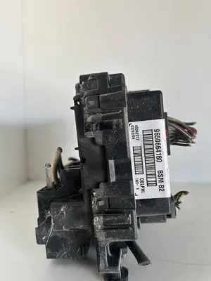 Foto de CAJA RELES / FUSIBLES PEUGEOT 307 (S1)(04.2001) referencia 9650664180 foto 4