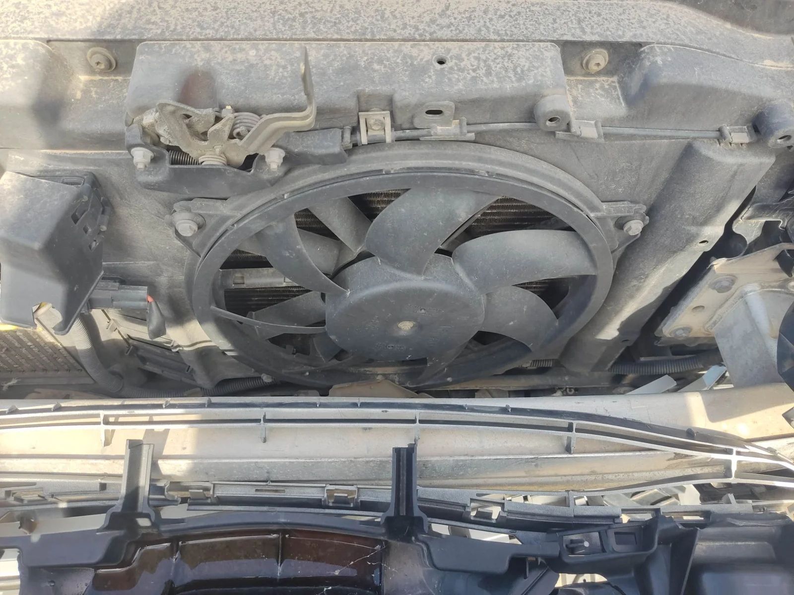 Foto de ELECTROVENTILADOR PEUGEOT 308 1.6 HDi FAP CAT (9HZ / DV6TED4) (109 CV / 80 KW) referencia 1253T5