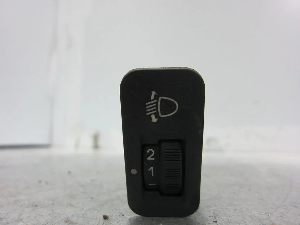 Foto de INTERRUPTOR PEUGEOT 206 CC CABRIO-COUPÉ 1.6 16V CAT (109 CV / 80 KW) referencia 1925699