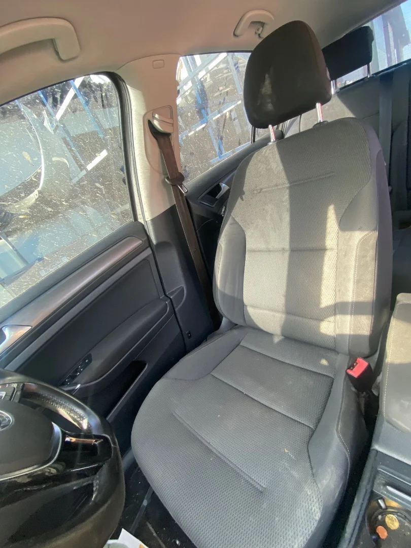 Foto de ASIENTO DELANTERO DERECHO VOLKSWAGEN GOLF VII (5G1/BE1) 1.4 16V TSI (122 CV / 90 KW)
