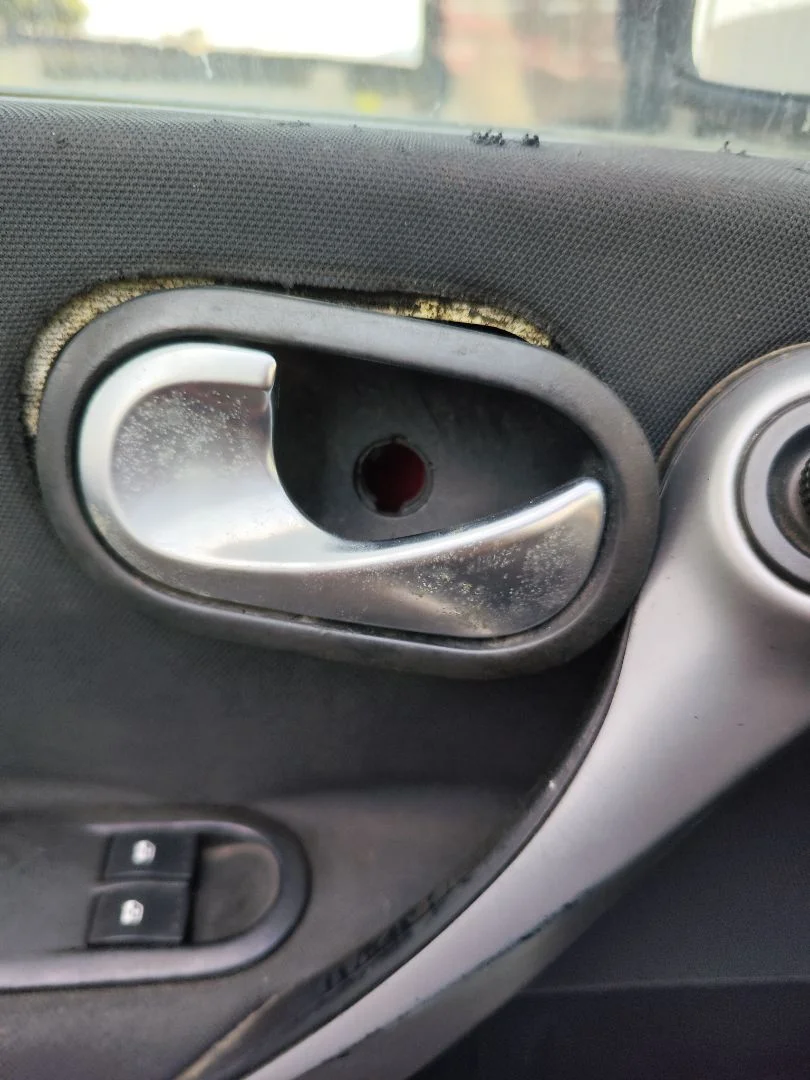 Foto de MANETA INTERIOR DELANTERA IZQUIERDA RENAULT MEGANE II BERLINA 3P 1.9 dCi Diesel (120 CV / 88 KW)