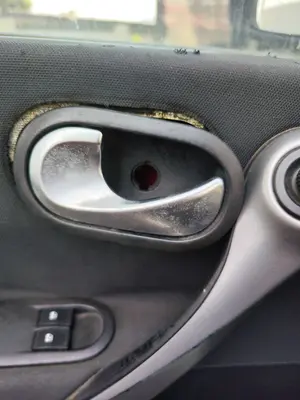 Foto de MANETA INTERIOR DELANTERA IZQUIERDA RENAULT MEGANE II BERLINA 3P 1.9 dCi Diesel (120 CV / 88 KW)