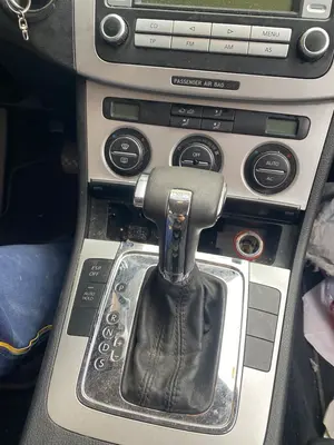 Foto de PALANCA CAMBIO VOLKSWAGEN PASSAT BERLINA (3C2) 2.0 TDI (140 CV / 103 KW)