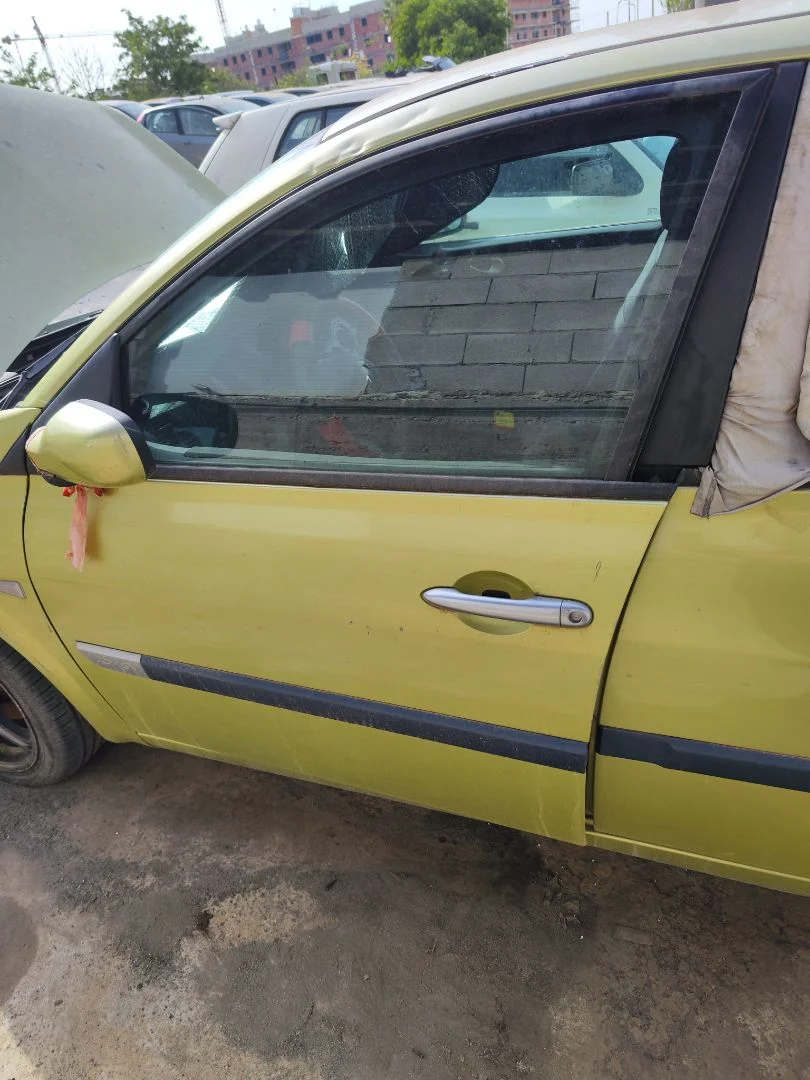 Foto de PUERTA DELANTERA IZQUIERDA RENAULT MEGANE II BERLINA 5P 1.6 CAT (113 CV / 83 KW) referencia 7751473728