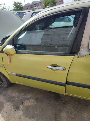 Foto de PUERTA DELANTERA IZQUIERDA RENAULT MEGANE II BERLINA 5P 1.6 CAT (113 CV / 83 KW) referencia 7751473728