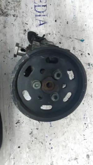 Foto de BOMBA DIRECCION SEAT IBIZA (6K1) 1.9 SDI (68 CV / 50 KW) referencia 6N0145157 foto 2