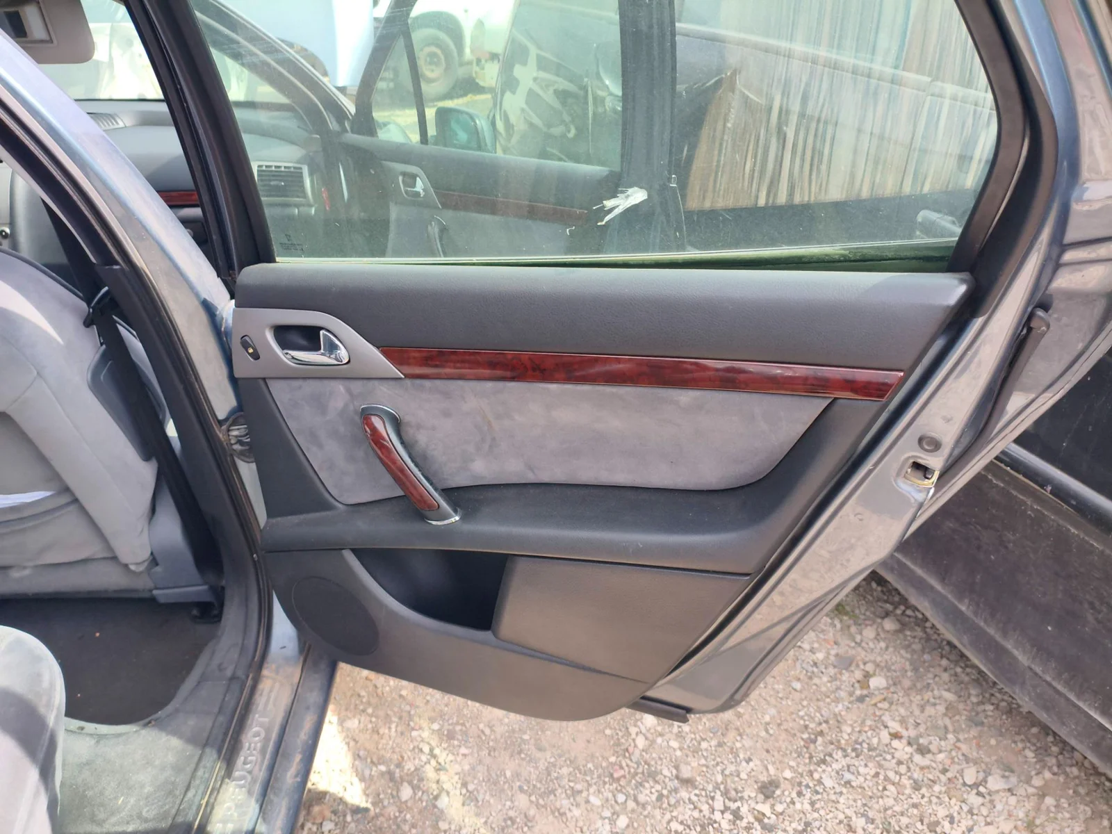 Foto de GUARNECIDO PUERTA TRASERA DERECHA PEUGEOT 407 SW 2.0 16V HDi FAP CAT (RHR / DW10BTED4) (136 CV / 100 KW)