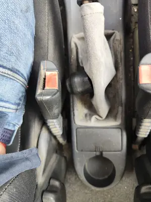 Foto de ENGANCHE CINTURON DELANTERO IZQUIERDO OPEL CORSA C 1.2 16V CAT (Z 12 XEP / LB4) (80 CV / 59 KW)