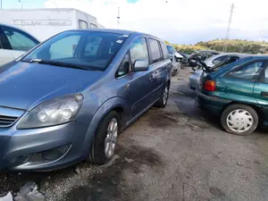 Foto de LUNA DELANTERA IZQUIERDA OPEL ZAFIRA B 1.7 16V CDTI (110 CV / 81 KW) referencia 93184335