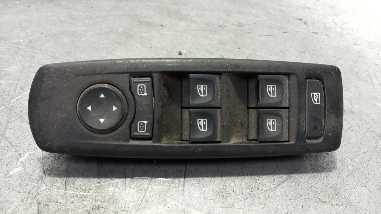Foto de MANDO ELEVALUNAS DELANTERO IZQUIERDO RENAULT LAGUNA III BERLINA 2.0 16V (140 CV / 103 KW) referencia 809610007R