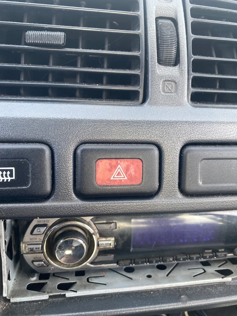 Foto de WARNING NISSAN ALMERA (N15) 2.0 Diesel (75 CV / 55 KW)