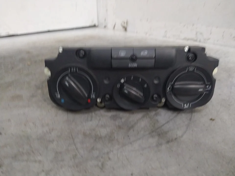 Foto de NO IDENTIFICADO VOLKSWAGEN GOLF V (1K1)(10.2003) 1.9 TDI (90 CV / 66 KW) referencia 1K2820045