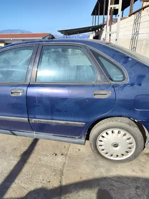 Foto de PUERTA TRASERA IZQUIERDA VOLVO S40 BERLINA 1.6 CAT (109 CV / 80 KW) referencia 30882901
