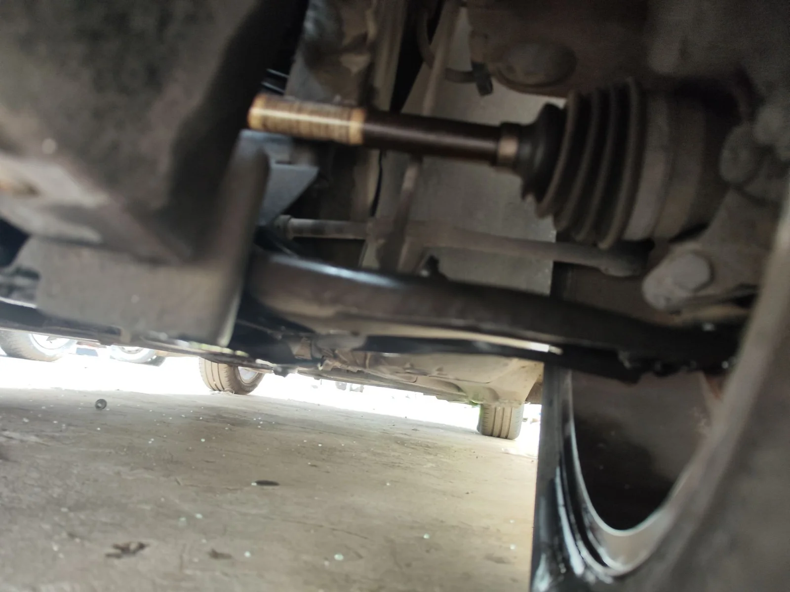 Foto de BRAZO SUSPENSION DELANTERO IZQUIERDO PEUGEOT 207 CC CABRIO-COUPÉ 1.6 16V (120 CV / 88 KW)