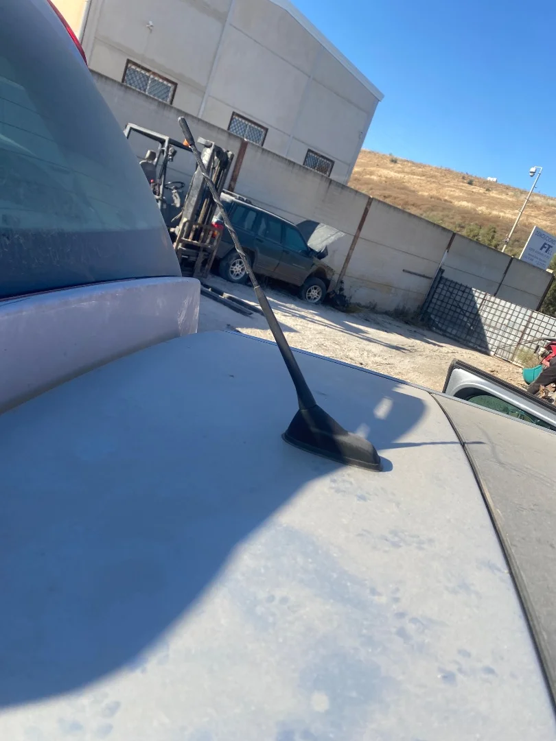Foto de BASE DE ANTENA PEUGEOT 3008 1.6 16V (120 CV / 88 KW)