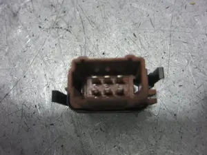 Foto de INTERRUPTOR RENAULT CLIO II FASE II (B/CB0) 1.5 dCi Diesel (82 CV / 60 KW) referencia 060037 foto 3