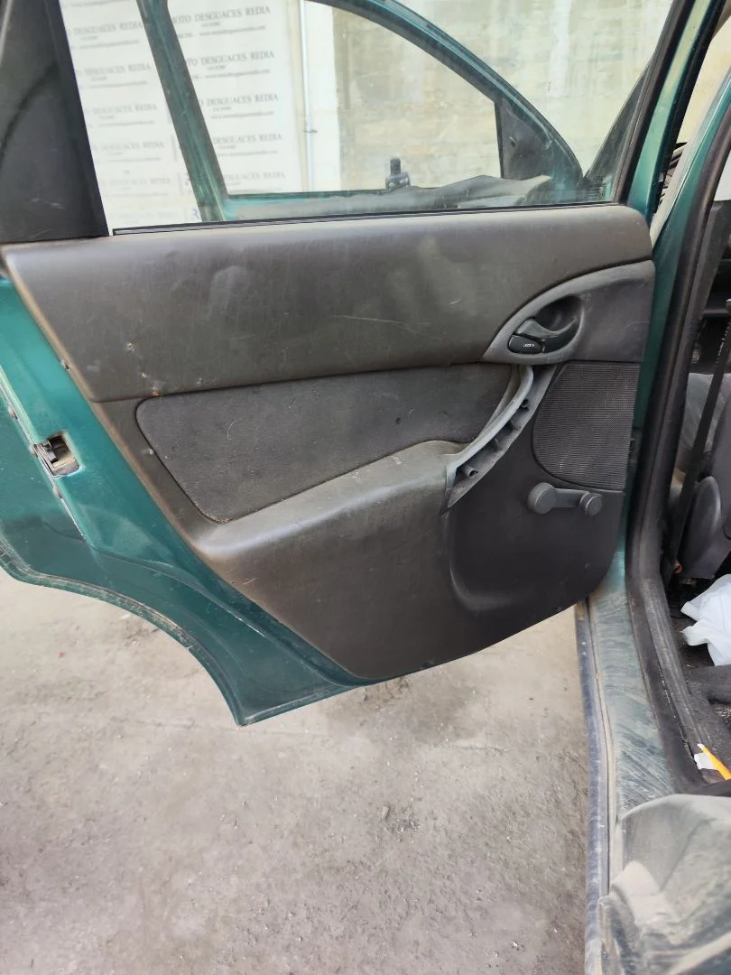 Foto de GUARNECIDO PUERTA TRASERA IZQUIERDA FORD FOCUS BERLINA (CAK) 1.6 16V CAT (101 CV / 74 KW)
