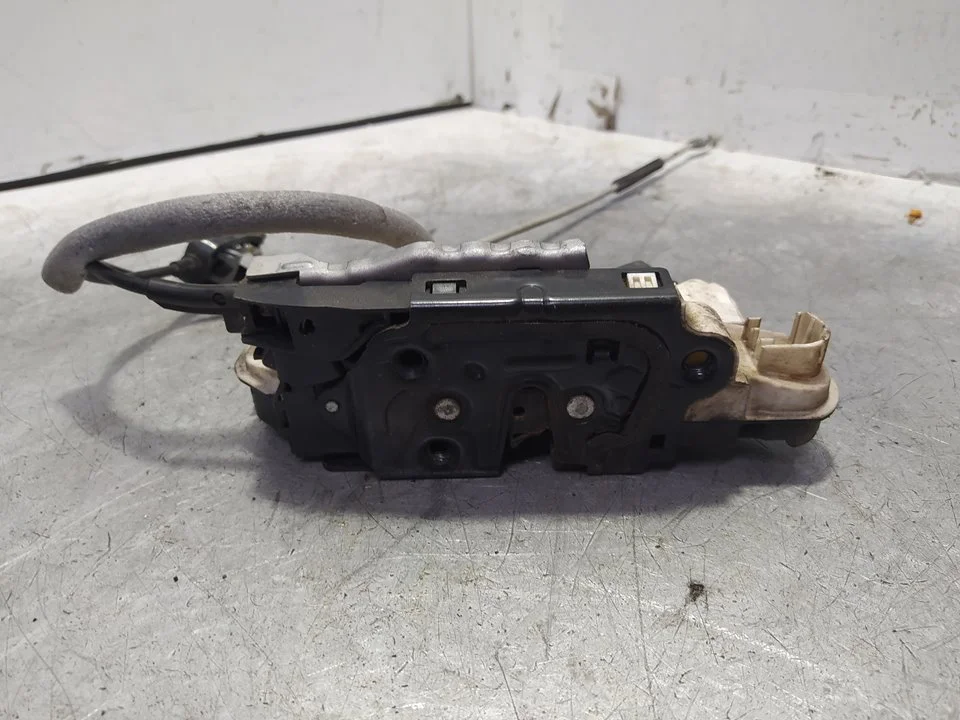 Foto de CERRADURA PUERTA DELANTERA IZQUIERDA SEAT IBIZA BERLINA (6J5) 1.2 12V (69 CV / 51 KW) referencia 5N1837015A