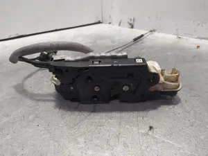Foto de CERRADURA PUERTA DELANTERA IZQUIERDA SEAT IBIZA BERLINA (6J5) 1.2 12V (69 CV / 51 KW) referencia 5N1837015A
