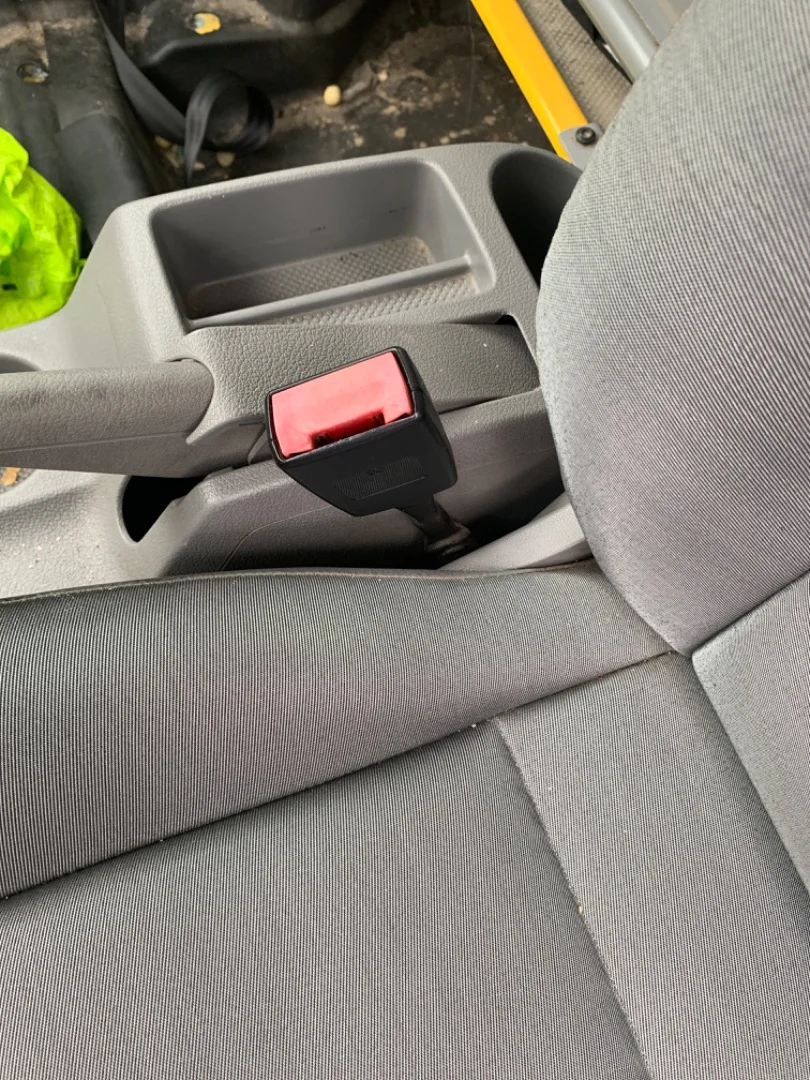 Foto de ENGANCHE CINTURON DELANTERO IZQUIERDO VOLKSWAGEN CADDY (2K)(02.2004) 2.0 SDI (69 CV / 51 KW)
