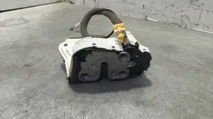 Foto de CERRADURA PUERTA TRASERA DERECHA MG HS 1.5 Turbo (161 CV / 119 KW) referencia 10640637