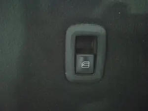 Foto de MANDO ELEVALUNAS TRASERO DERECHO MERCEDES-BENZ CLASE B (BM 245) 2.0 CDI CAT (140 CV / 103 KW) referencia A2518200510