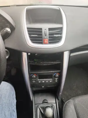 Foto de CONSOLA CENTRAL PEUGEOT 207 CC CABRIO-COUPÉ 1.6 16V (120 CV / 88 KW)