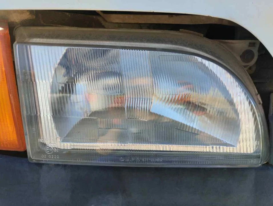 Foto de FARO DERECHO FORD TRANSIT FURGÓN (CY/DY)(1986) 2.5 Diesel (80 CV / 59 KW) referencia 4311136R