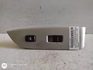 Foto de MANDO ELEVALUNAS DELANTERO DERECHO LEXUS RX 300 (MCU35) 3.0 V6 CAT (204 CV / 150 KW) referencia 8403048070