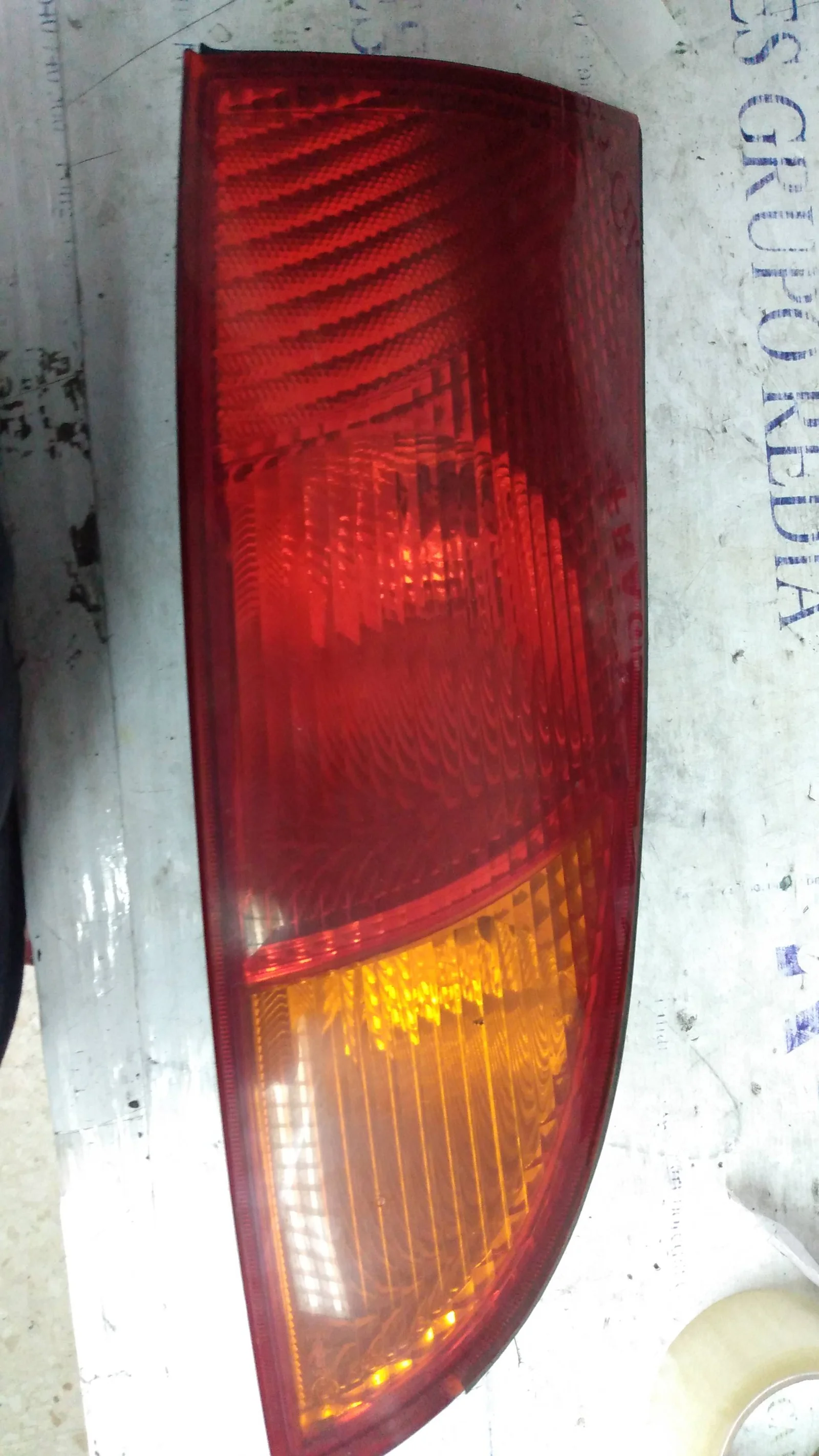 Foto de PILOTO TRASERO DERECHO FORD FOCUS BERLINA (CAK) referencia 1M5113404AB