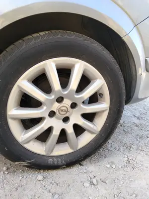 Foto de LLANTA OPEL ASTRA H BERLINA
