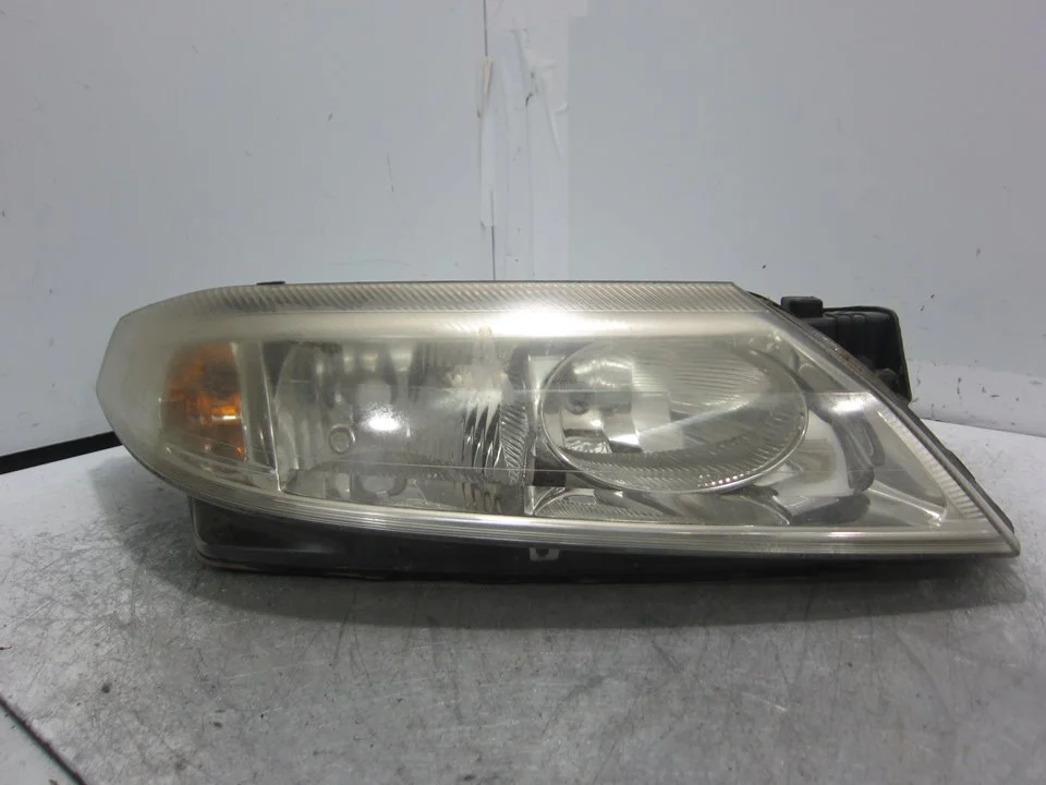 Foto de FARO DERECHO RENAULT LAGUNA II (BG0) 1.9 dCi Diesel (120 CV / 88 KW) referencia 8200002847