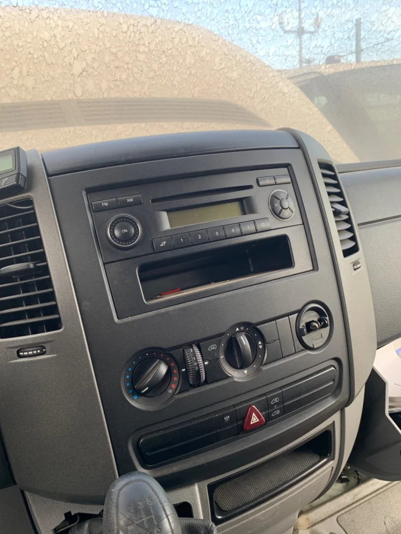 Foto de SISTEMA AUDIO / RADIO CD VOLKSWAGEN CRAFTER FURGÓN (2E) 2.5 TDI DPF (109 CV / 80 KW)