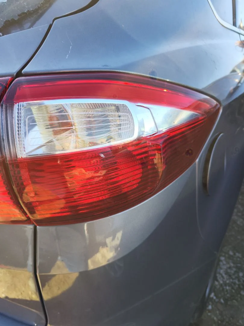 Foto de PILOTO TRASERO DERECHO FORD C-MAX (CB7) 1.6 TDCi CAT (116 CV / 85 KW)