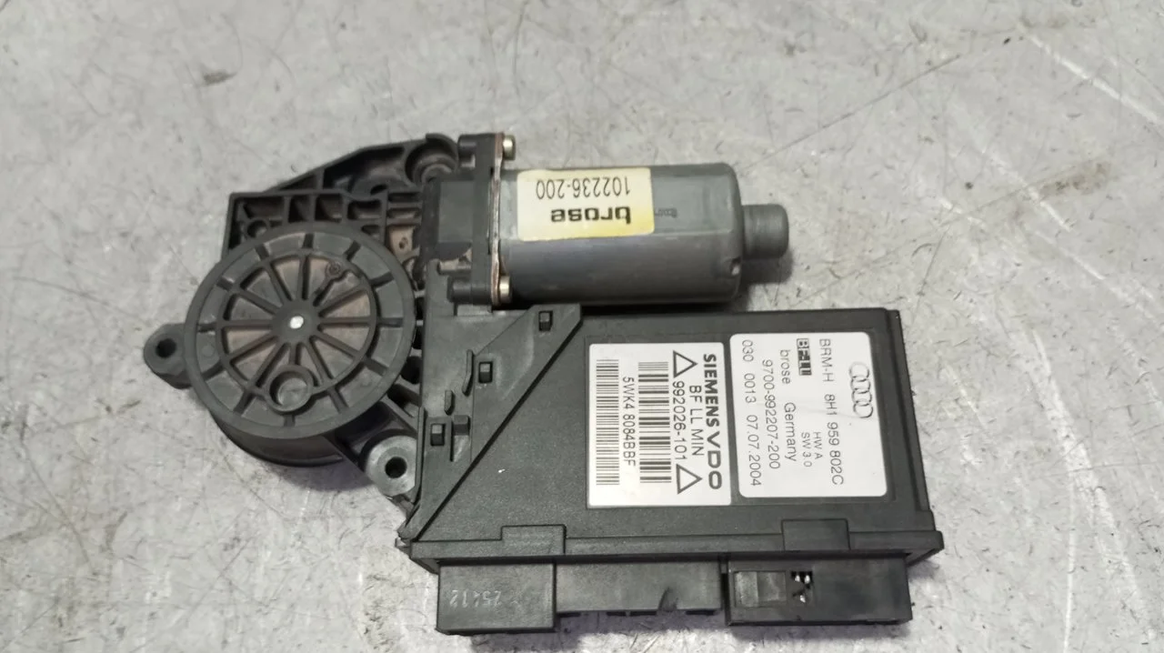 Foto de MOTOR ELEVALUNAS DELANTERO DERECHO AUDI A4 CABRIOLET (8H) 2.5 V6 24V TDI (163 CV / 120 KW) referencia 8H1959802C