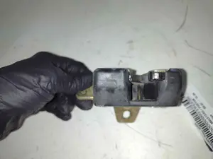 Foto de CERRADURA MALETERO / PORTON OPEL CORSA B 1.7 Diesel (60 CV / 44 KW) referencia 09114097 foto 2