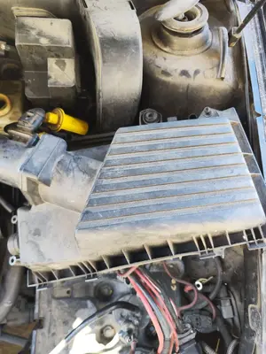 Foto de CAJA FILTRO AIRE AUDI A3 (8L) 1.6  (102 CV / 75 KW) referencia 1J0129607S