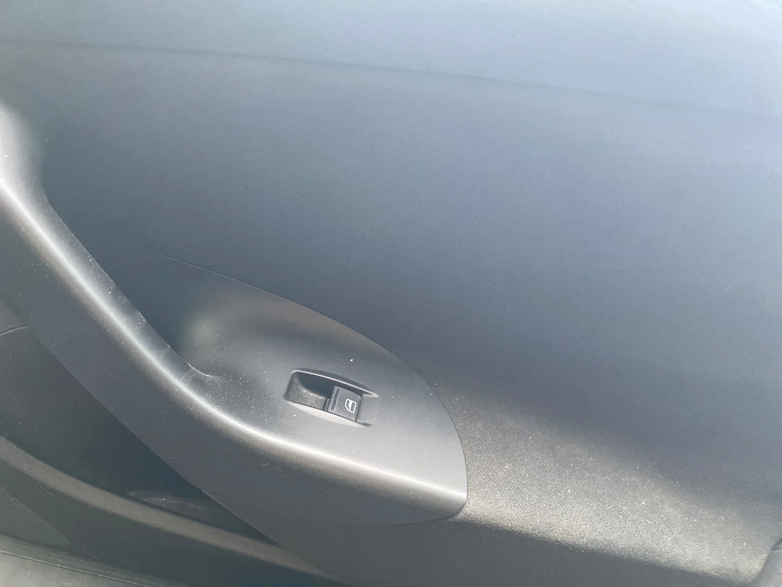 Foto de MANDO ELEVALUNAS TRASERO DERECHO VOLKSWAGEN PASSAT BERLINA (3C2) 2.0 TDI (140 CV / 103 KW)