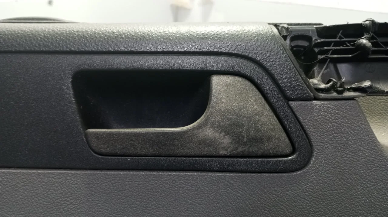 Foto de MANETA INTERIOR DELANTERA DERECHA VOLKSWAGEN T5 TRANSPORTER FURGÓN/COMBI (7H) 1.9 TDI CAT (AXB) (105 CV / 77 KW) referencia 7H0837618