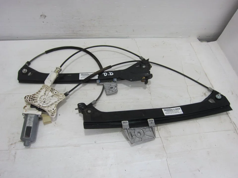 Foto de ELEVALUNAS DELANTERO DERECHO MERCEDES-BENZ CLK (BM 209) CABRIO 3.2 V6 18V CAT (218 CV / 160 KW) referencia A2308200942