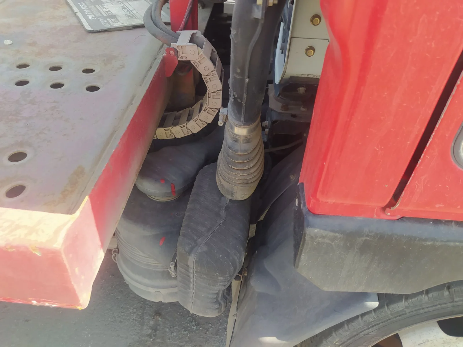 Foto de CERRADURA CAPO MITSUBISHI CANTER 3.0 Diesel (125 CV / 92 KW)
