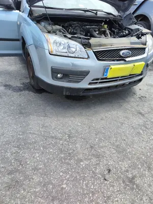 Foto de PARAGOLPES DELANTERO FORD FOCUS BERLINA (CAP) 1.8 TDCi Turbodiesel CAT (116 CV / 85 KW) referencia 1351533 foto 9