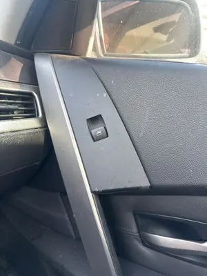 Foto de MANDO ELEVALUNAS DELANTERO DERECHO BMW SERIE 5 BERLINA (E60) 3.0 24V CAT (231 CV / 170 KW)