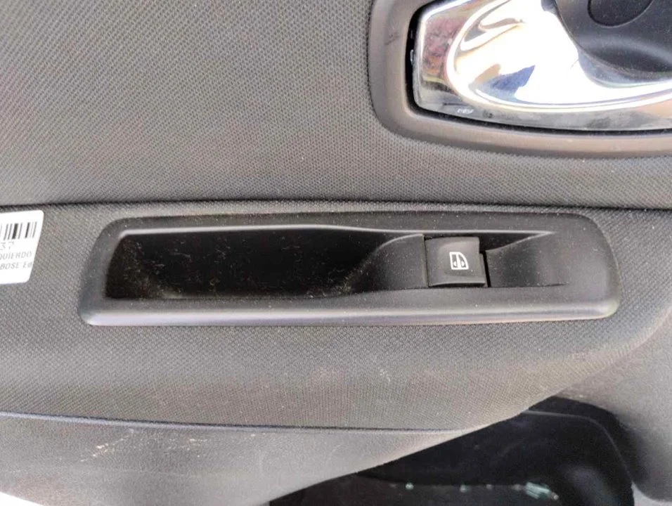 Foto de MANDO ELEVALUNAS TRASERO IZQUIERDO RENAULT MEGANE III BERLINA 5P 1.2 TCE (132 CV / 97 KW)