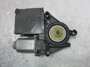 Foto de MOTOR ELEVALUNAS DELANTERO IZQUIERDO VOLKSWAGEN GOLF V (1K1)(10.2003) referencia 400831E foto 3