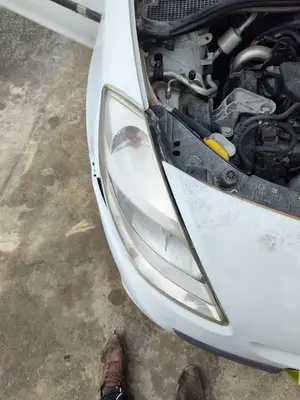 Foto de FARO DERECHO RENAULT CLIO III 1.5 dCi Diesel FAP (75 CV / 55 KW) foto 2
