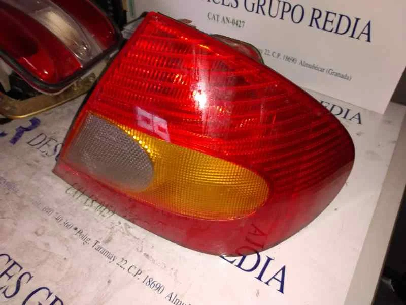 Foto de PILOTO TRASERO DERECHO FORD MONDEO BERLINA (GD) referencia 96BG13A602