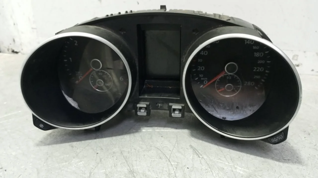 Foto de CUADRO INSTRUMENTOS VOLKSWAGEN GOLF VI (5K1)(10.2008) 2.0 TDI DPF (170 CV / 125 KW) referencia 5K6920870E